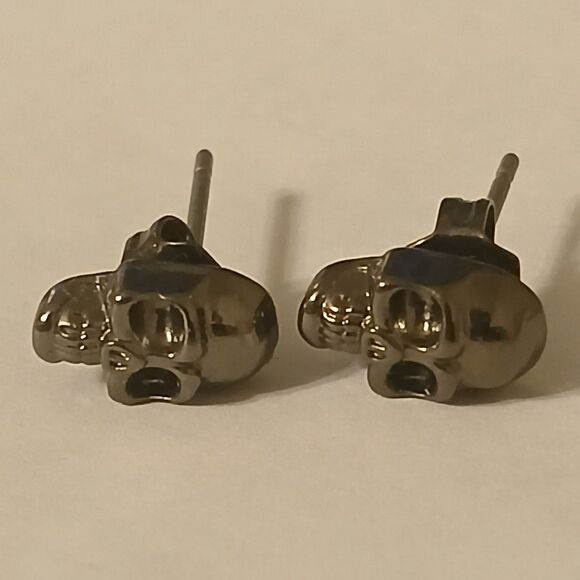 Black Metal Gothic Skull Mini Stud Earrings - Picture 1 of 7
